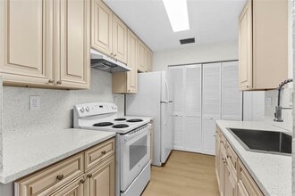 5629 Taft St, Unit 5629 in Hollywood, FL - Foto de edificio - Building Photo