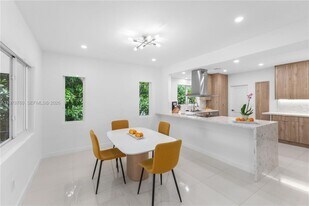 741 NW 87th Ave in Miami, FL - Building Photo