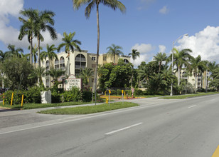 Coral Gate West in Miami Lakes, FL - Building Photo - Building Photo