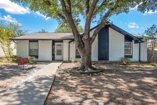 2038 Ash Hill Rd in Carrollton, TX - Building Photo