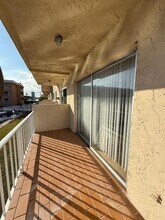 3522 NE 171 St in Miami, FL - Foto de edificio - Building Photo