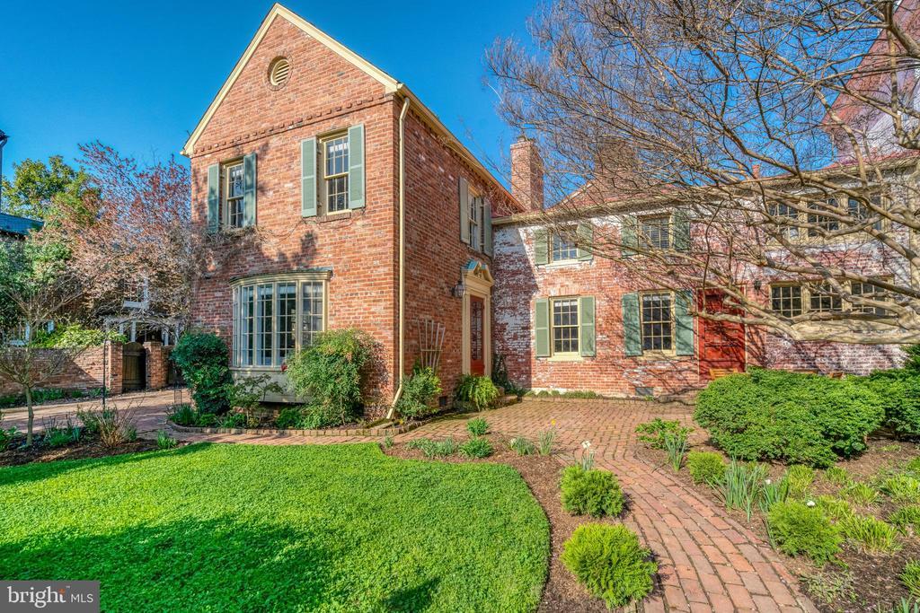 207 S Pitt St in Alexandria, VA - Foto de edificio