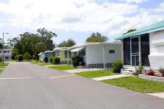 Century Mobile Manor in St. Petersburg, FL - Building Photo - Building Photo