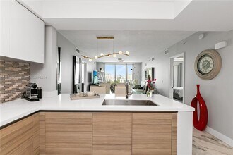 330 Sunny Isles Blvd, Unit #5-1103 in Sunny Isles Beach, FL - Building Photo - Building Photo