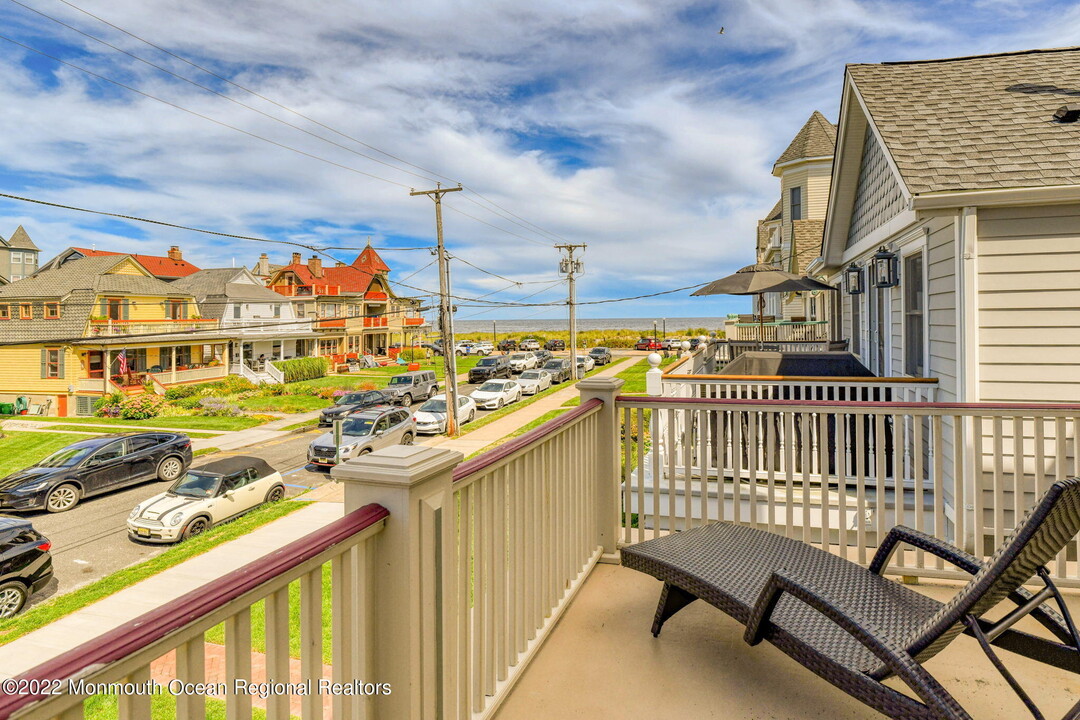 8 Surf Ave in Ocean Grove, NJ - Building Photo