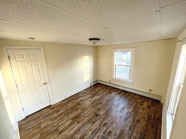115 Summer St, Unit Apt 2 in North Brookfield, MA - Foto de edificio - Building Photo