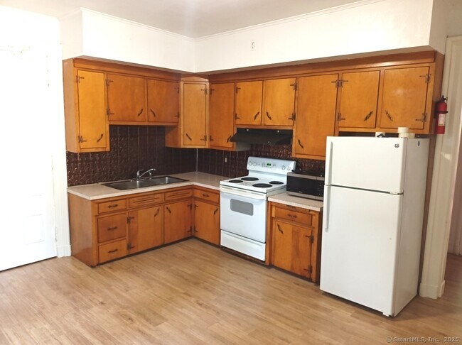 68 Pleasant St in Meriden, CT - Building Photo - Building Photo