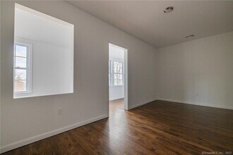 340 Pleasantview Ave in Bridgeport, CT - Building Photo - Building Photo