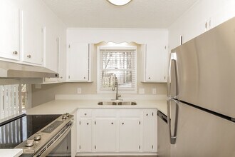 8200 Chrisbry Ln in Charlotte, NC - Foto de edificio - Building Photo