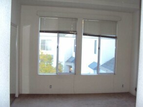430 Navaro Pl, Unit 220 in San Jose, CA - Building Photo - Building Photo