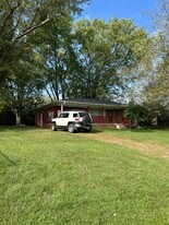 621 Miller St in Young Harris, GA - Building Photo