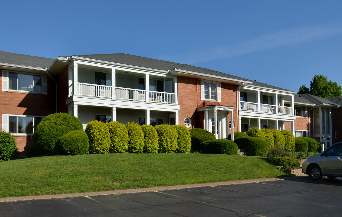 Country Club in Rochester, NY - Building Photo