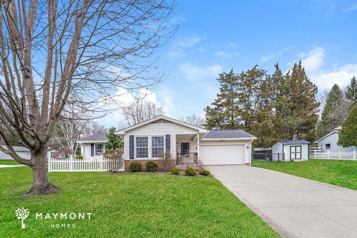 2437 Grapevine Cir in Stow, OH - Building Photo