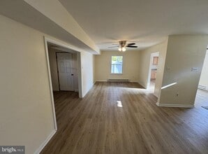 125 Hampshire Rd in Gloucester Township, NJ - Building Photo - Building Photo