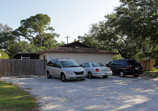 2775-2783 Dueby St in Sarasota, FL - Building Photo - Building Photo