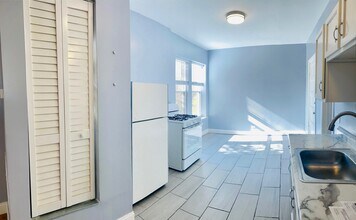2102 W 37th St, Unit 3R in Chicago, IL - Building Photo - Building Photo