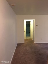 557 Church Ln-Unit -Apt C15 in Philadelphia, PA - Foto de edificio - Building Photo