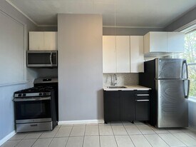 218 Bowers St, Unit 2R-3 in Jersey City, NJ - Building Photo