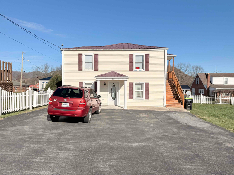 424 Sunshine Dr in Chilhowie, VA - Building Photo