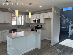 36711 Caldron St in Palmdale, CA - Building Photo - Building Photo