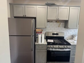 135 Massachusetts Ave, Unit 1 in Arlington, MA - Building Photo - Building Photo