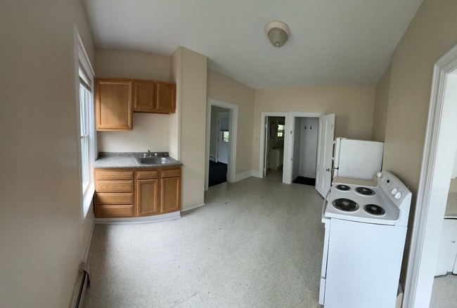 21 Loomis St, Unit 2 in Burlington, VT - Building Photo - Building Photo