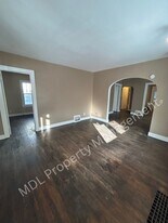 2310 N Clinton St in Saginaw, MI - Building Photo