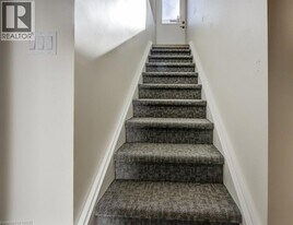 445 East Ave in Kitchener, ON - Building Photo