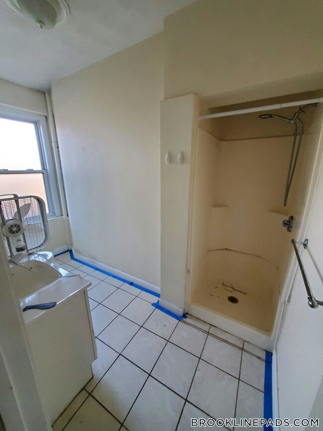 352 Riverway