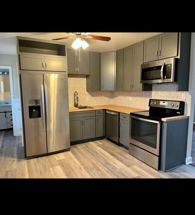 1425 Deacon St in Salem, VA - Building Photo - Building Photo