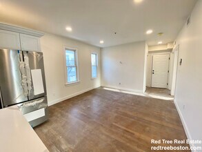 19 Bellevue St, Unit 1 in Waltham, MA - Building Photo - Building Photo