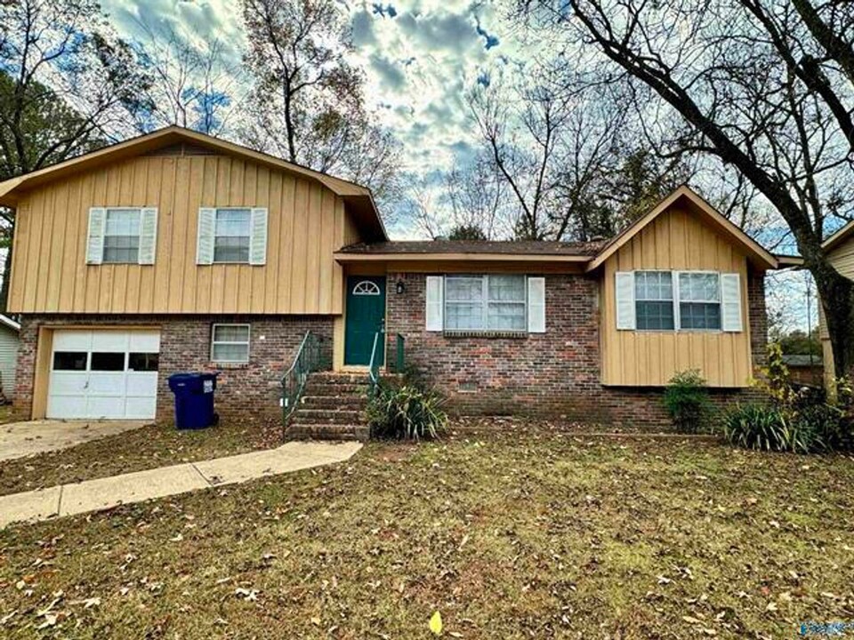 3709 Pecan Grove Dr NW in Huntsville, AL - Building Photo