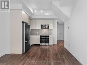 1608 Charles St in Whitby, ON - Building Photo - Building Photo