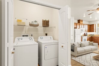 The Crossings in Chico, CA - Building Photo - Building Photo