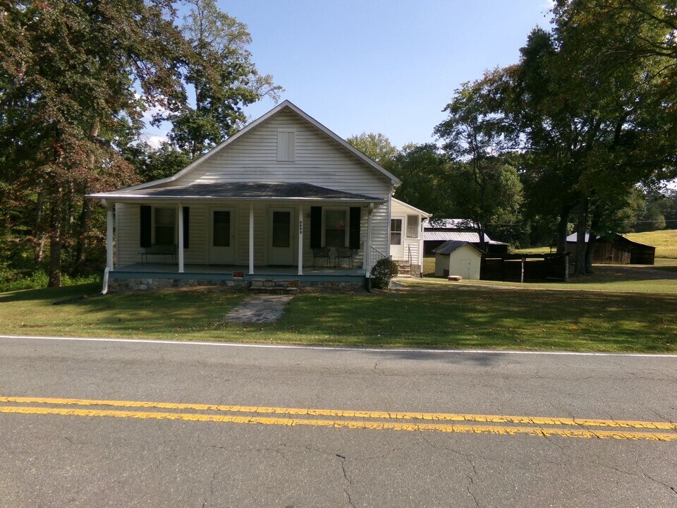 3277 Brook Cove Rd in Germanton, NC - Building Photo