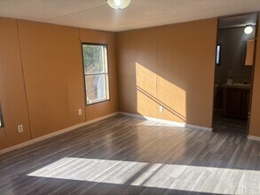 1528 Apache Dr in Marion, IA - Building Photo - Building Photo