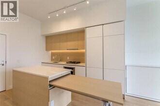 525 Foster Ave in Coquitlam, BC - Building Photo - Building Photo