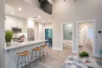 6613 Woodrow Ave in Austin, TX - Building Photo - Building Photo