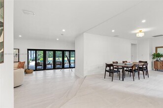 6220 SW 123rd Terrace in Miami, FL - Foto de edificio - Building Photo