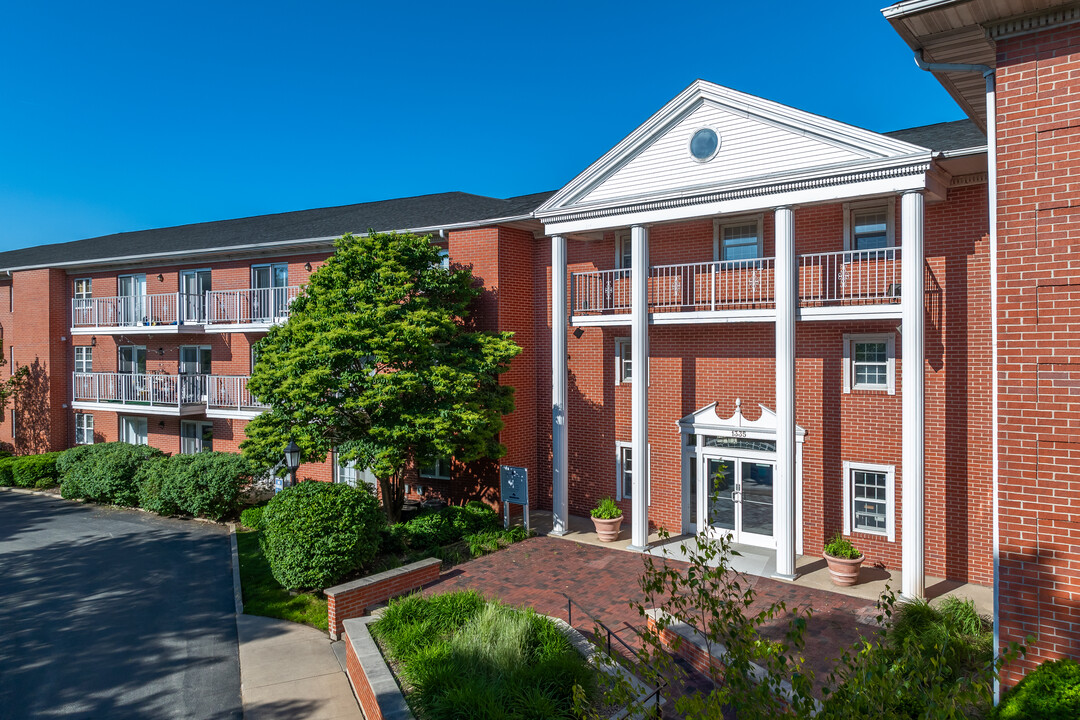 River Place Apartments in Oshkosh, WI - Building Photo