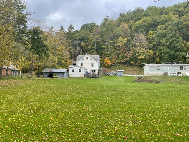 18086 Seneca Trail in Marlinton, WV - Foto de edificio - Building Photo