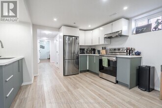 564 Waterloo St in Hamilton, ON - Building Photo - Building Photo