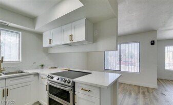 6932 Kilgore Dr, Unit B in Las Vegas, NV - Building Photo