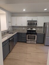 28 Windbrooke Cir in Gaithersburg, MD - Building Photo - Building Photo