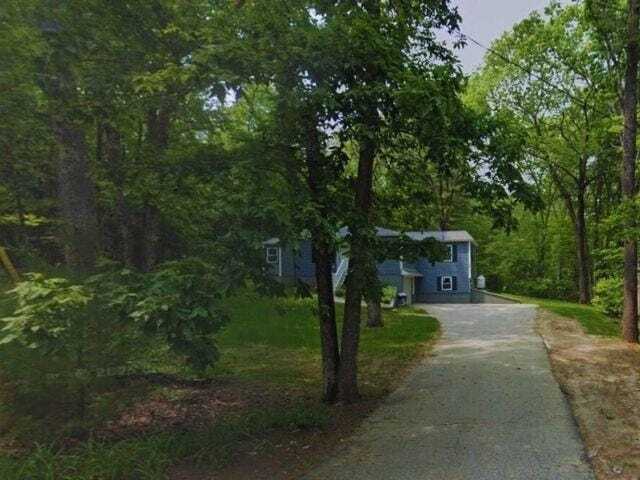 66 Goodhue Rd in Derry, NH - Foto de edificio - Building Photo