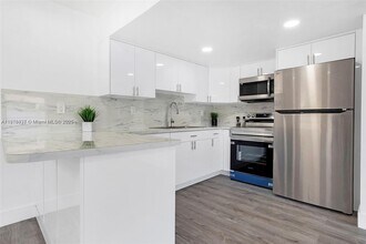 4647 NW 15th Ct in Miami, FL - Building Photo - Building Photo