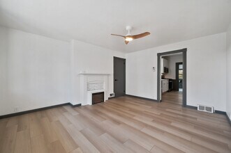 2104 Straubs Ln in Pittsburgh, PA - Building Photo - Building Photo