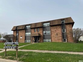 3101 Twin Lakes Dr in Springfield, IL - Building Photo