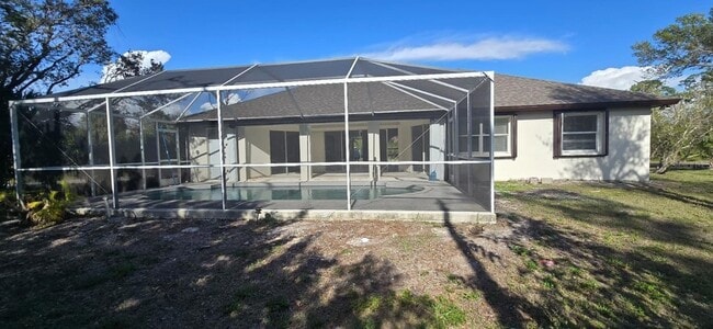 5329 Kasper St in Port Charlotte, FL - Foto de edificio - Building Photo