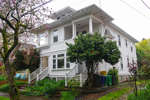 property at 1625 SE Pine St
